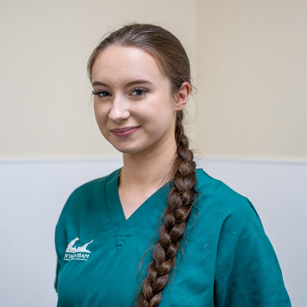 Chloe Owen - Maes Glas Vets (Web)