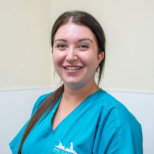 Jess Cundy - Maes Glas Vets (Web)